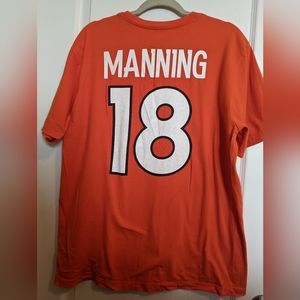 Men's tee shirt featuring Denver Broncos Payton Manning #18. size XL